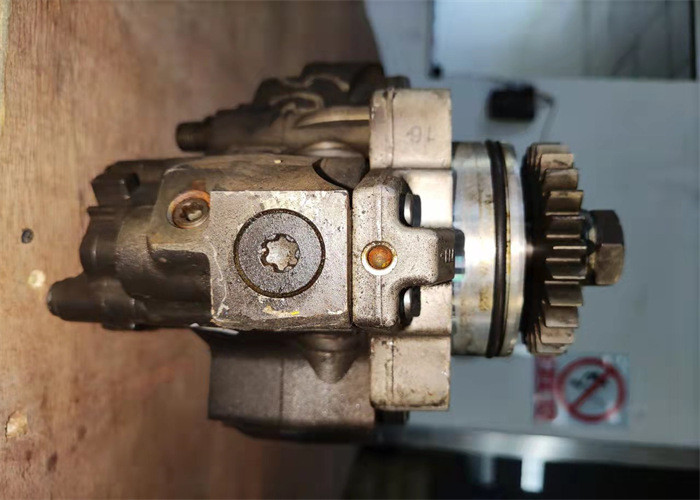 2nd Hand Cummins Fuel Injection Pump 6D107 For Excavator PC200-8 3955153 4988593