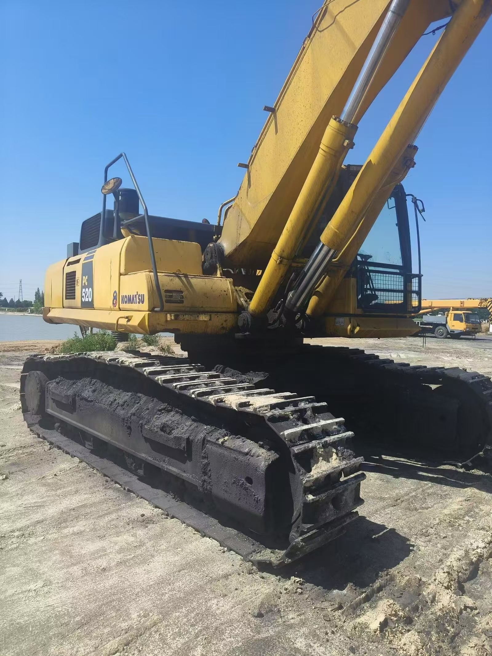Well Maintained Komatsu 520 Available For Whoever Wants A Serious Excavator