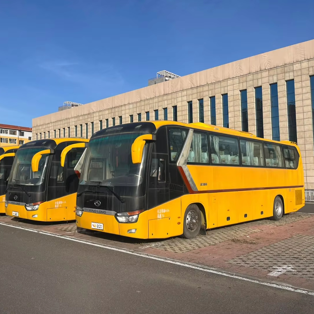 Bulk sale of Yuchai 330 engine double-glazed 63-seat yellow Golden Dragon second-hand buses