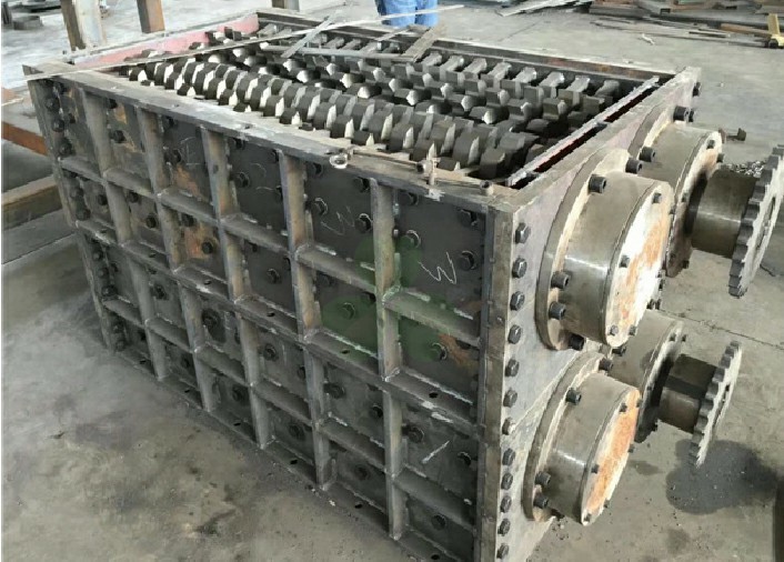 Industrial Scrap Metal Grinder Machine , Steel Metal Chip Crusher Φ220×20mm Knife Size