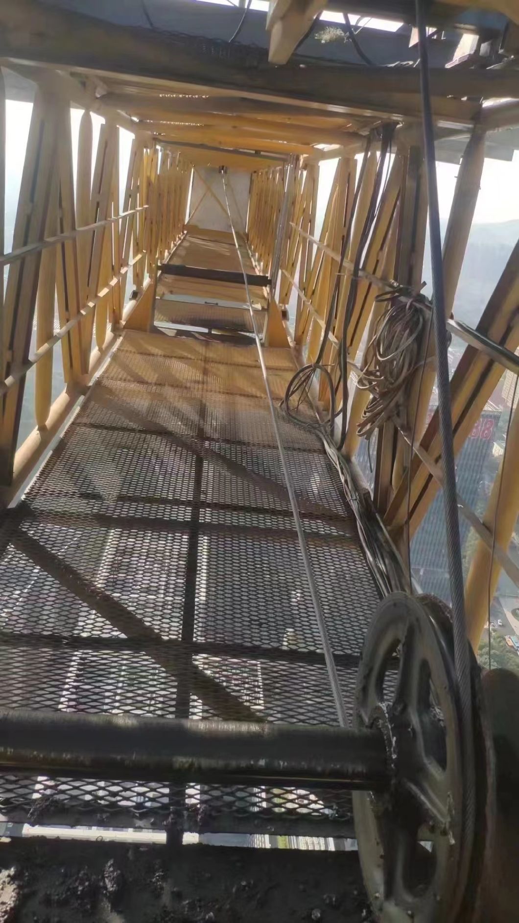 Chuanjian 8039-25 Tower Crane Is in Good Condition in 20 Years