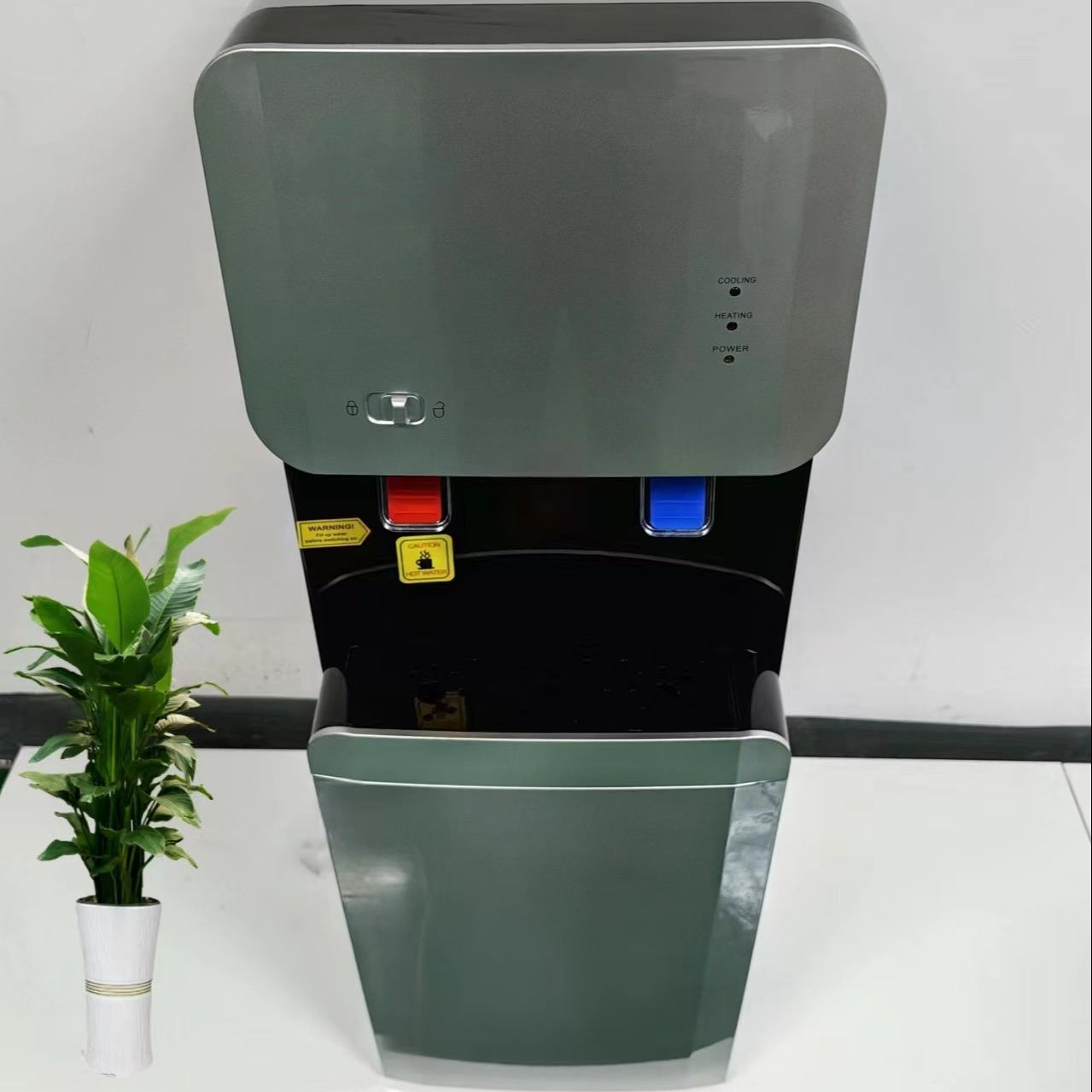 2L Plastic Drinking Water Dispensers with 5-10℃ Temperature Range for Home or Office