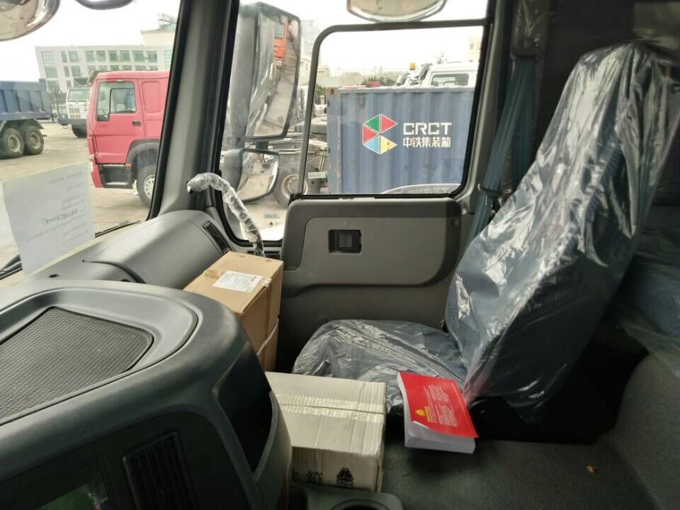 Brand New sinotruk howo terminal tractor truck 371hp used tracteur trucks head Tractors camiones tractor for terminals