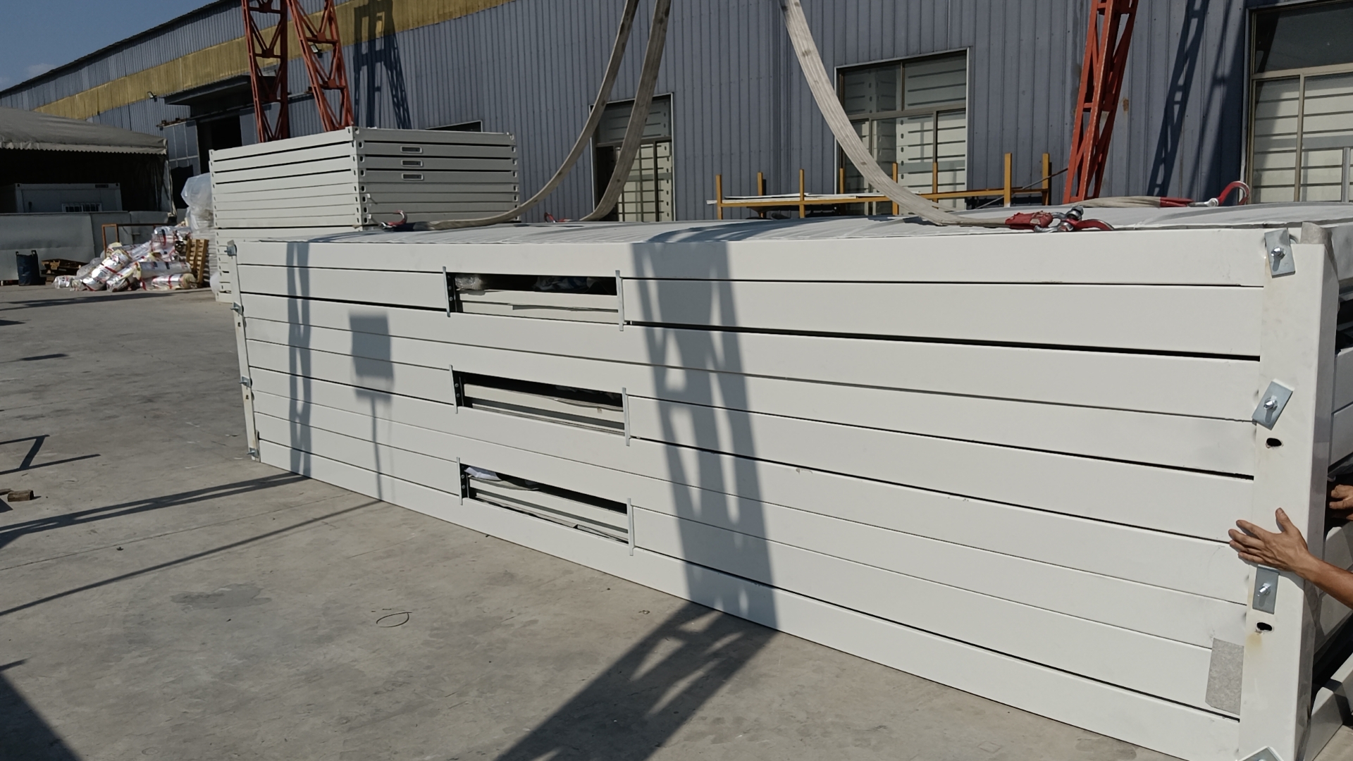 20FT/40FT Customized Metal Type Prefab 1 2 3 Bedroom Fast Foldable Storage Container House Garage With Security Door