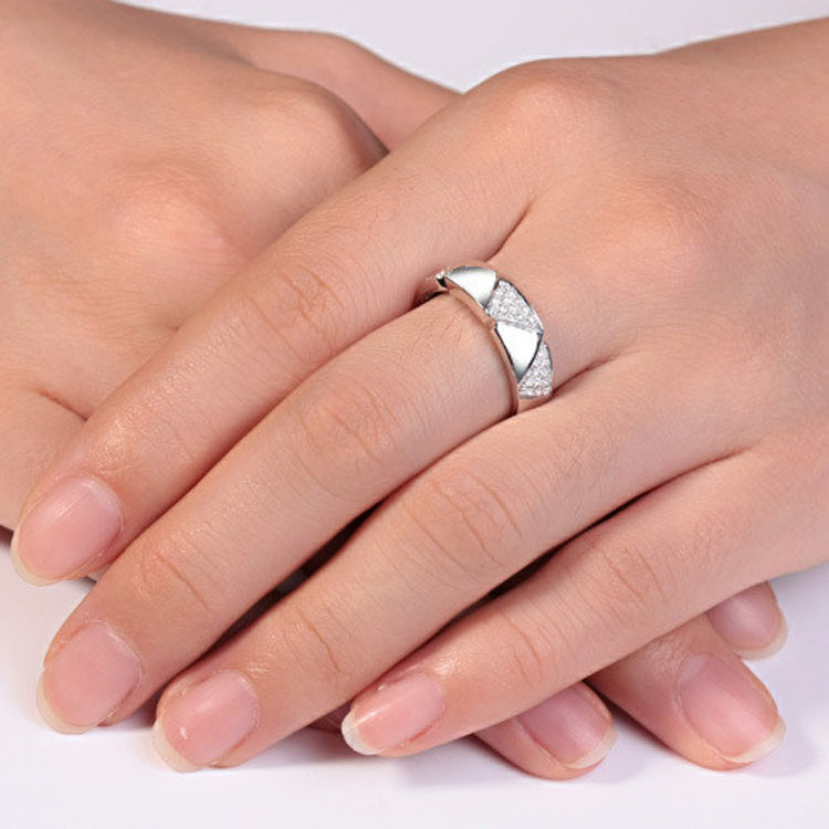 18K White Gold 0.3 Carat Diamonds Wedding Band Ring for Women (GDR007)