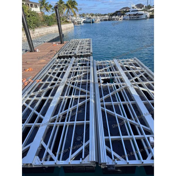 Easy Assembly UV and Saltwater Resistant Customizable Dimensions Aluminum Floating Dock for Marinas