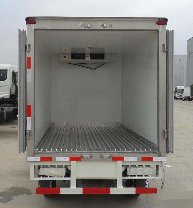 light duty HOWO 5 ton refrigerator truck