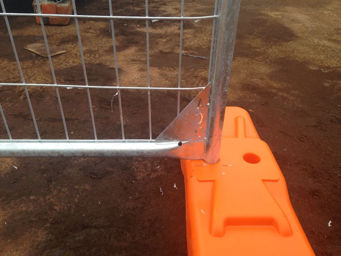 Galvanized Temp Fence set temporary fencing panels ,base as well clamp 2100mm x 2400mm panels made in china