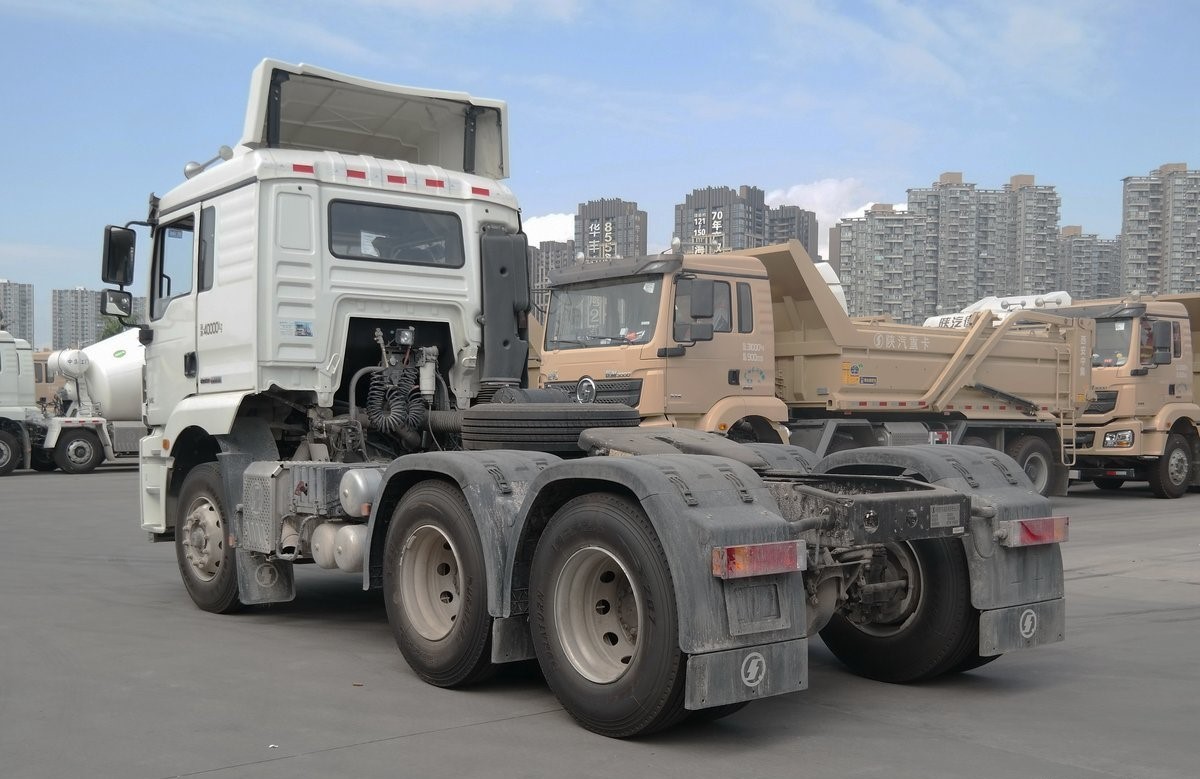 SHACMAN M3000 6x4 Tractor Cummins Weichai 375 / 400 / 420hp Tractor Truck For Africa