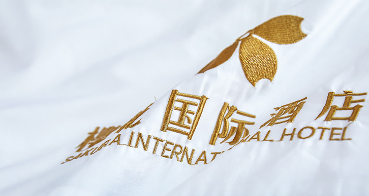 White Custom Hotel Bedding Sets Embroidered Logo Bed Linen Durable For Adult