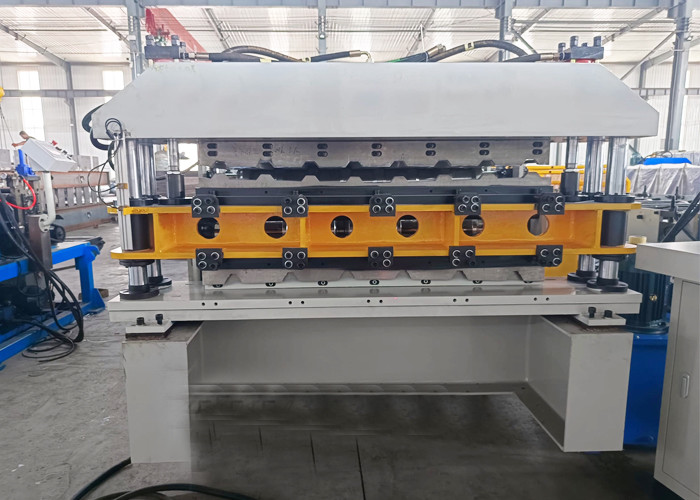 CE 380v Roof Roll Forming Machine Hydraulic Cold Highly Automated