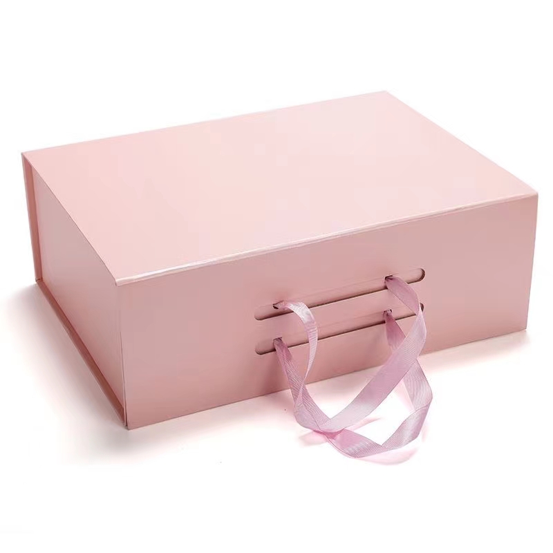 CMYK Customized Magnetic Closure Gift Box Packaging with Handle for Clothes Hat Shoes