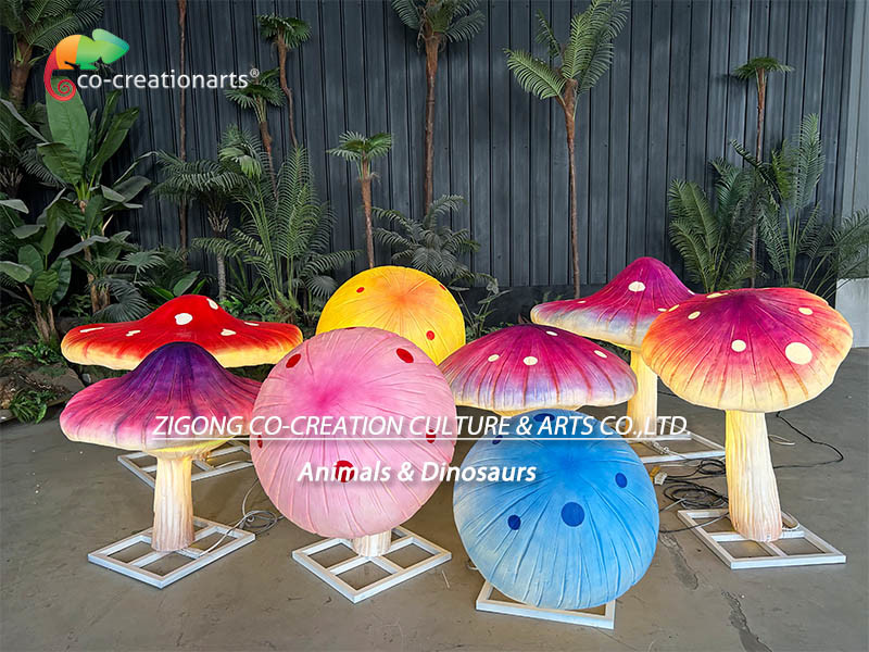 Waterproof Giant Size Fiberglass Animatronic Lighting Mushroom For Theme Park Decoration