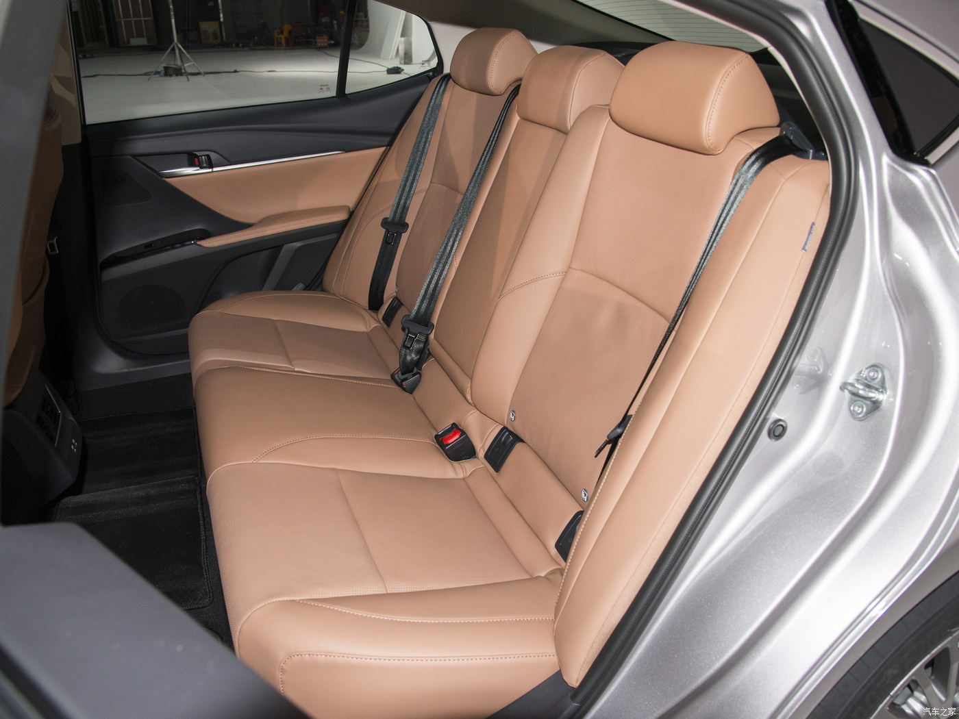 2024 Toyota Camry 2.0G Luxury Edition LHD 5-Seater Gasoline Sedan Auto Leather Seats Stock ABS Yes Displacement 1.5-2.0L