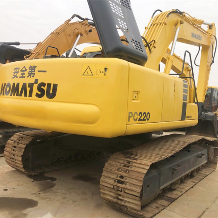 Komatsu PC 220-6 in Good Condition with Parts from Japan 2020 Model and 118 kW Power