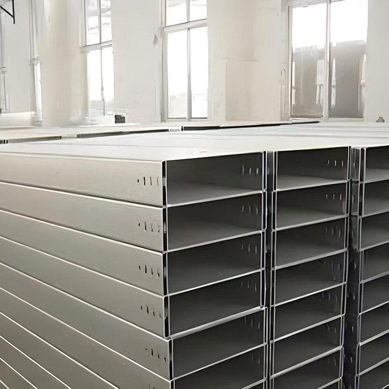 Medium Duty Load Capacity Solid Bottom Cable Tray 50mm With 4 Slots