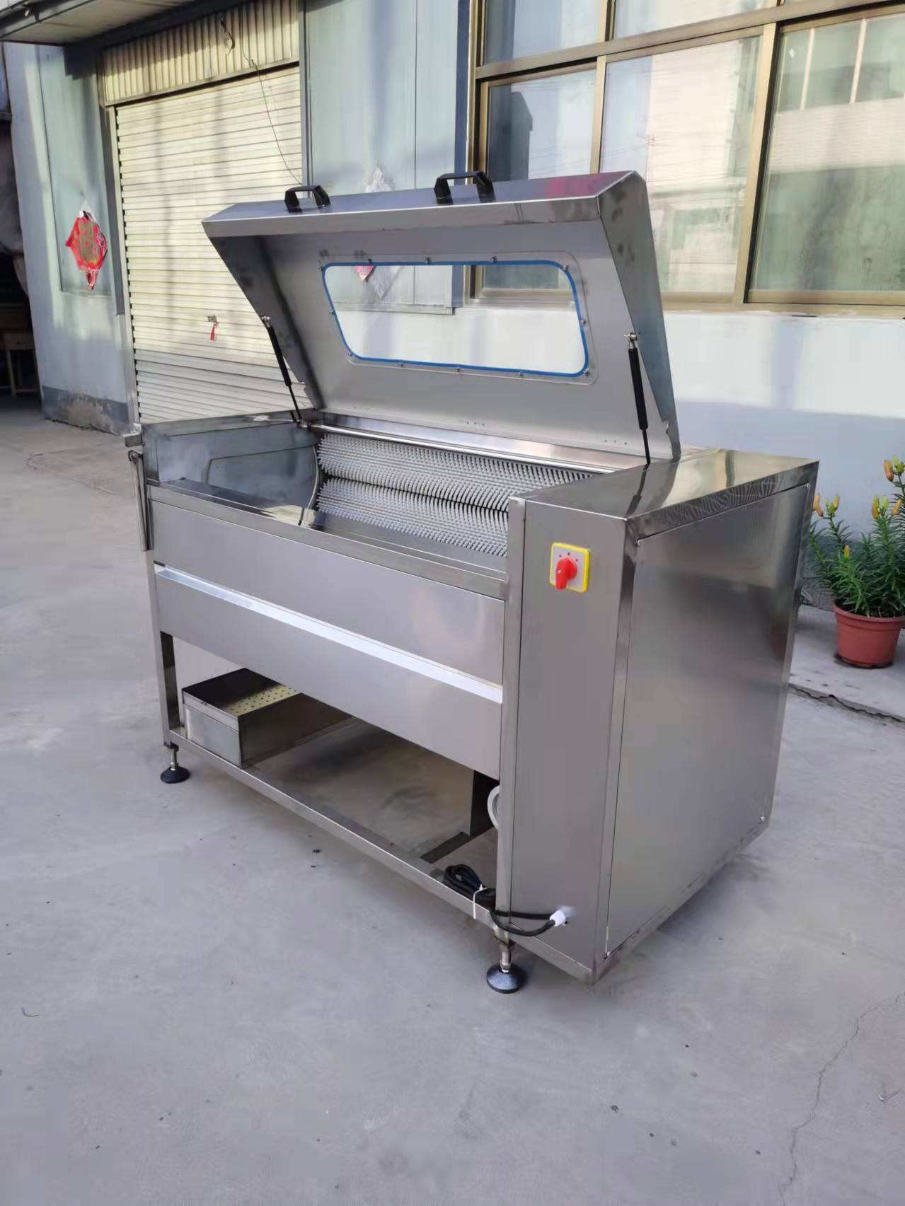 Brush Potato Washing Peeling Machine 300-500kg/H Output