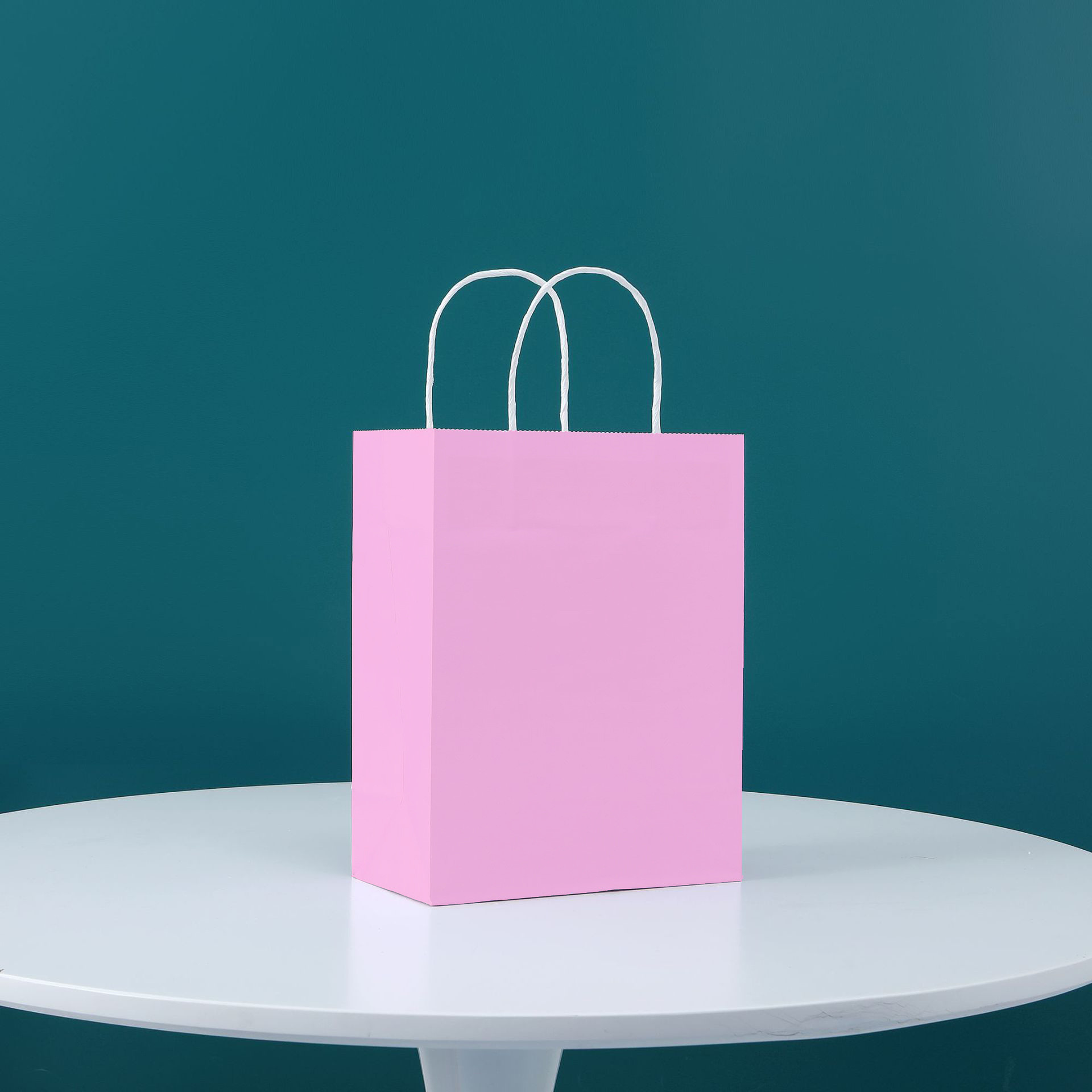 Twisted Handle Custom Printed Kraft Paper Bags 15*21*8cm 21*27*11cm 26*32*12cm