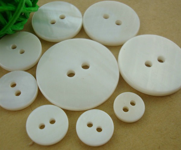 Wholesale Natural agoya shell button 2 holes for shirt,Round natural abalone 4 hole with thin side shell buttons
