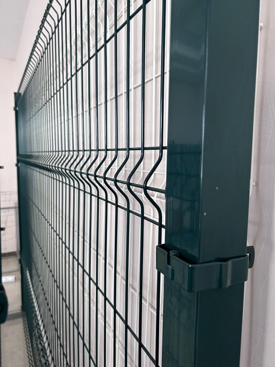curved mesh fence