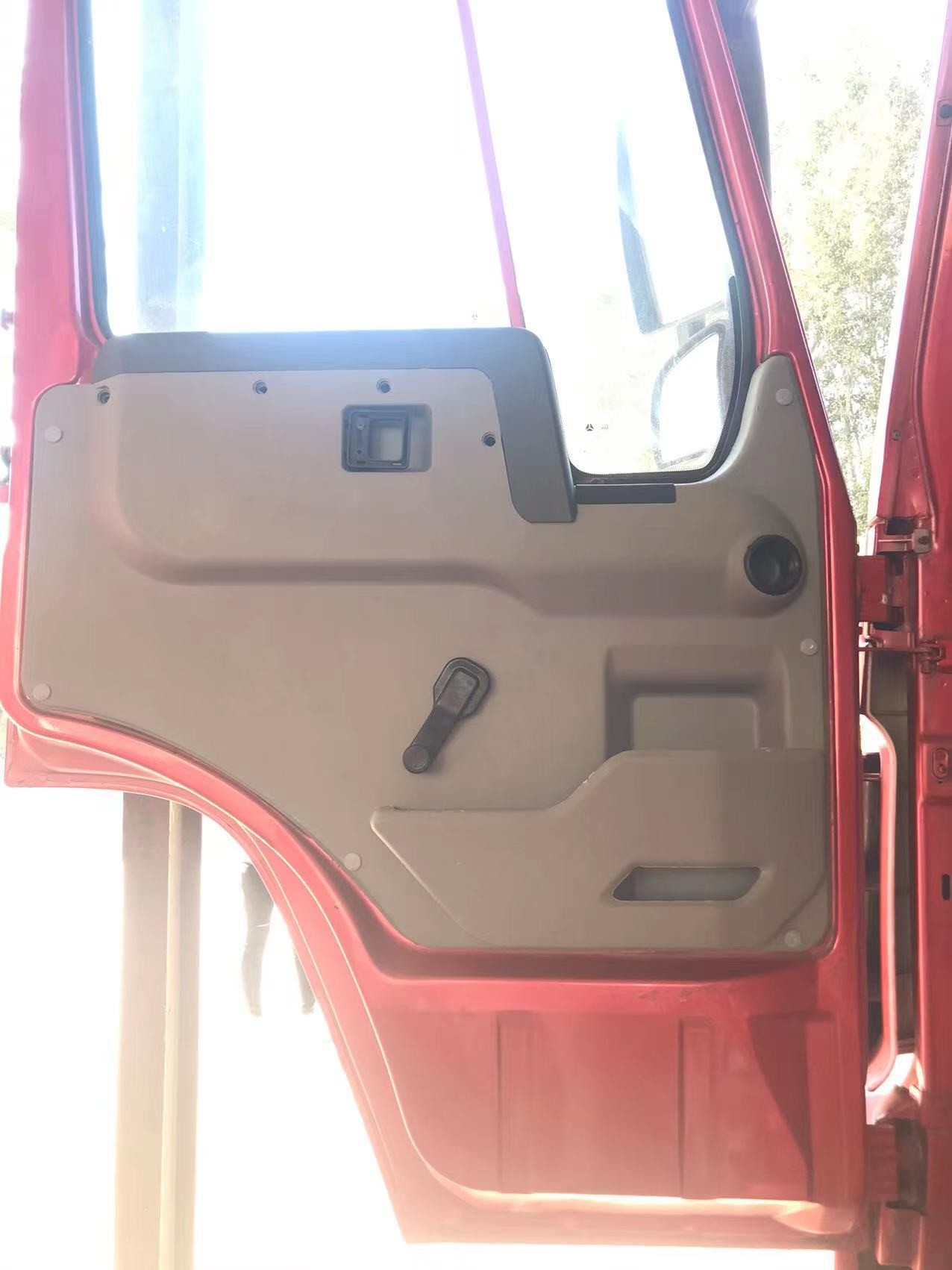 Heavy Duty Sinotruk Howo Used 10 Wheels 6x4 Tractor Truck With 371Hp For Sale
