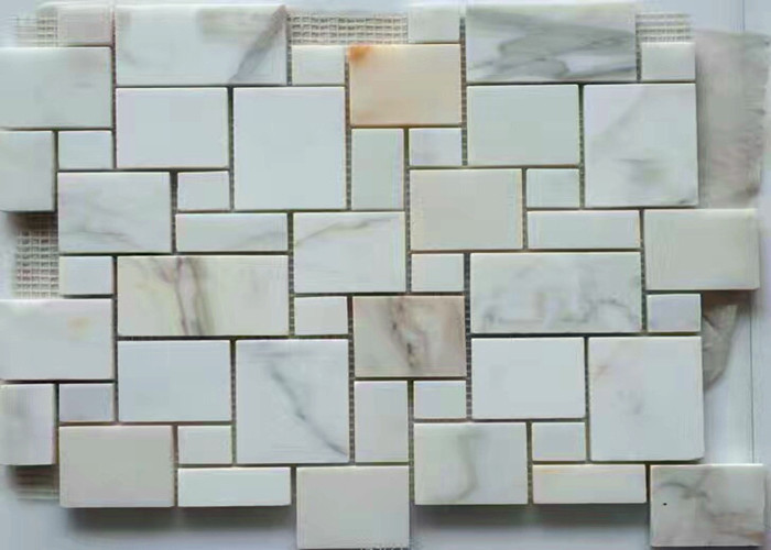 Hexagon / French Pattern Marble Basketweave Floor Tile Anti - Stain Mosaic Bathroom Tiles