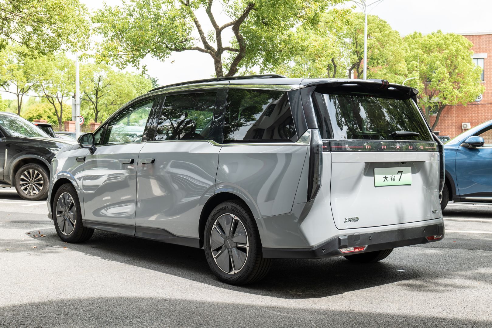 SAIC MAXUS MIFA 7 The Ultimate 5-door 7-seater MPV for 's Commercial Vehicle Market Featuring Front Drive and Large Space