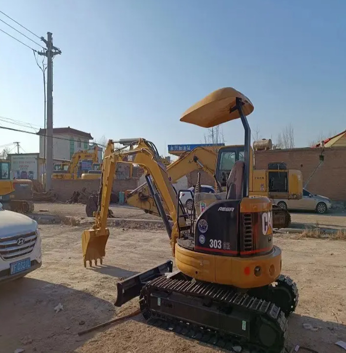 New Arrival Used Cat 303 Mini Excavator 3 Ton Small Machien for Garden