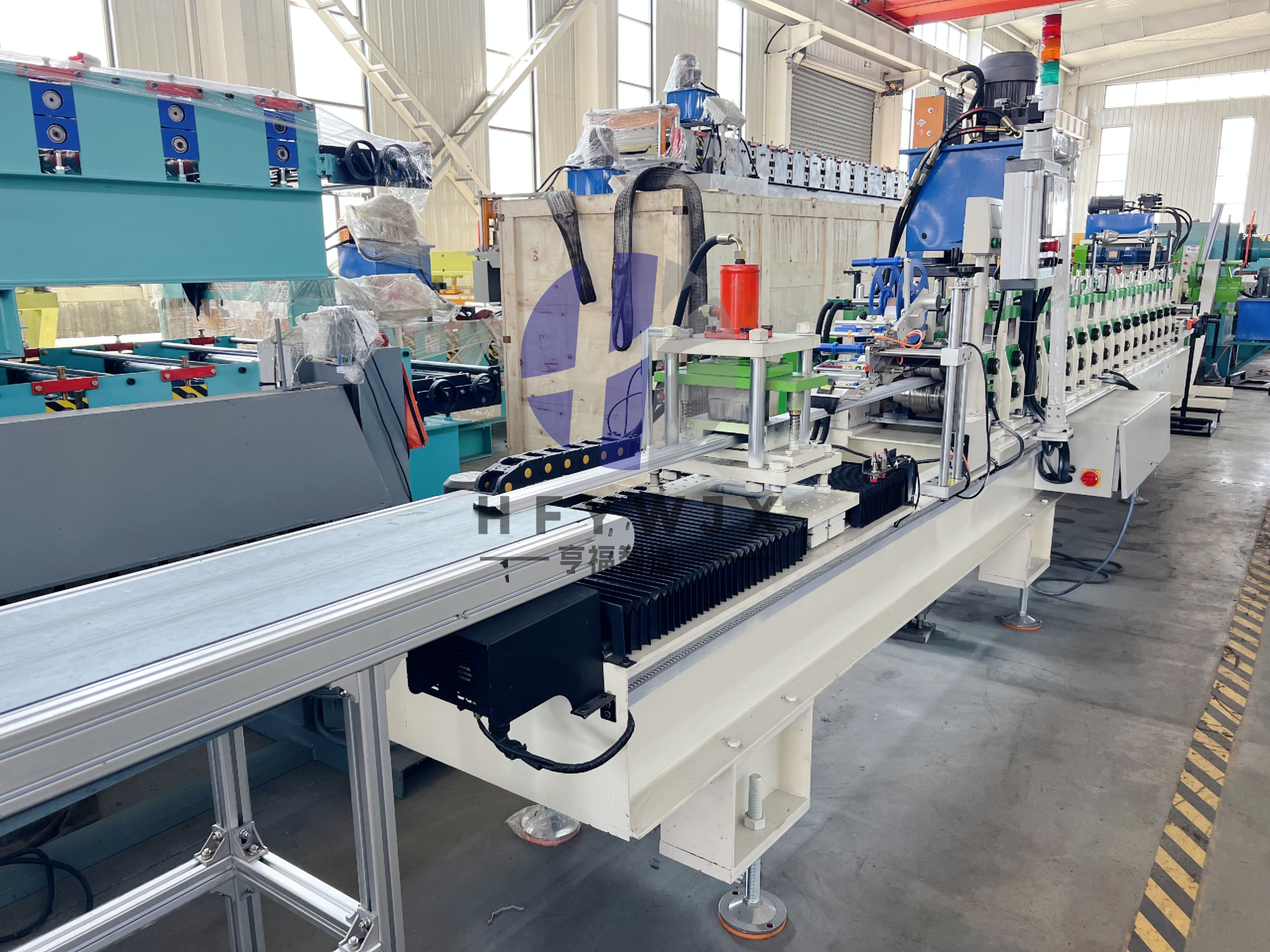 High Performance Fence Roll Forming Machine with Non-stop Flying Shear Cutting, 16 Rows Rollers, and Automatic Stacking