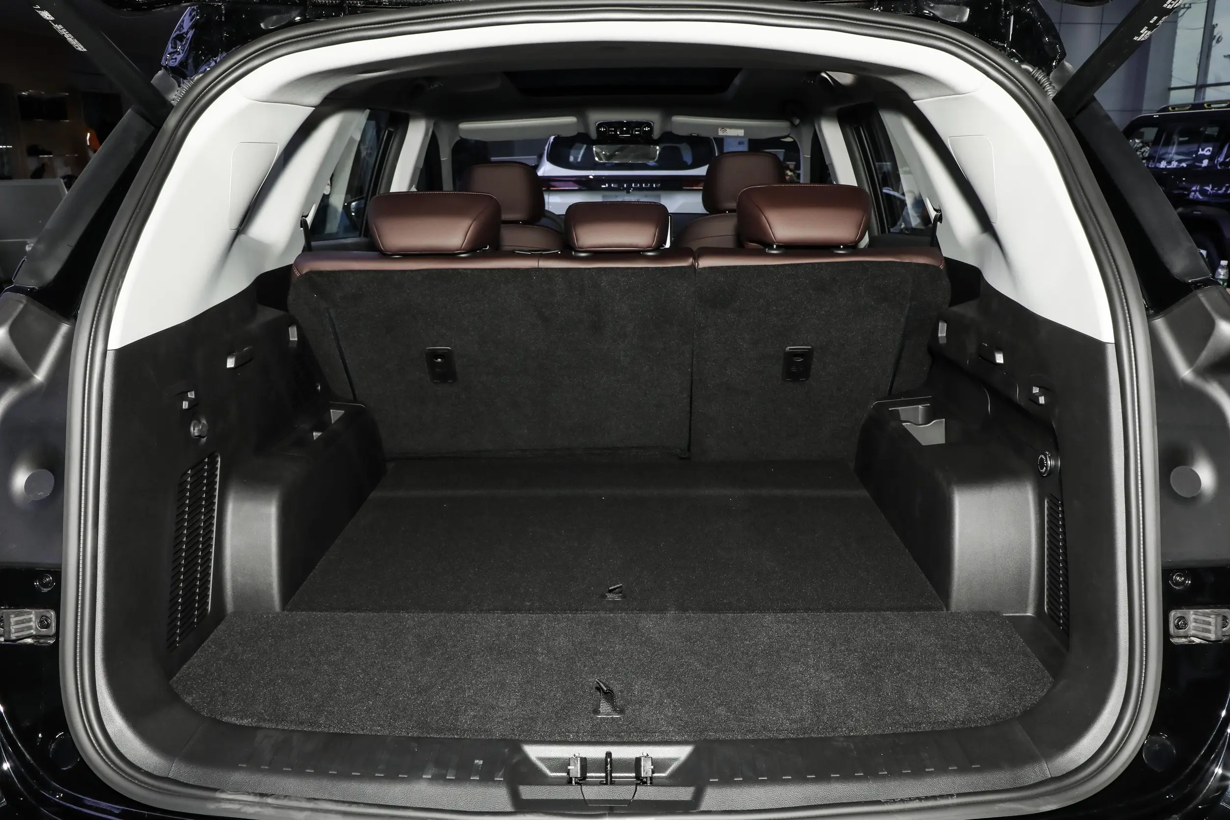 2024 Jetour X90 Pro 2.0TD DCT Edition 5/7-Seater SUV Euro VI High Energy Electric Front Window and R20 Tire Size