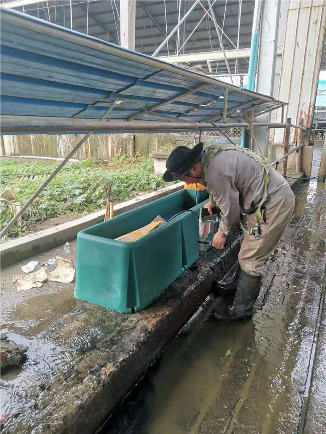 Cow Frost Proof Thermal 98KG Cattle Water Drinkers 560mm Heated Water Trough