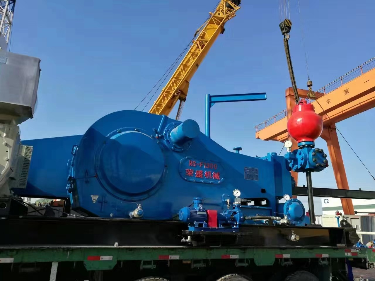 API 8 Blue F2200 Drilling Mud Pump 1640KW 2200HP Diesel Driven Pump For Oil And Gas Drilling
