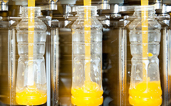 Apple / Orange / Pineapple Juice Filling Machine , Automatic Bottled Drinks Filler