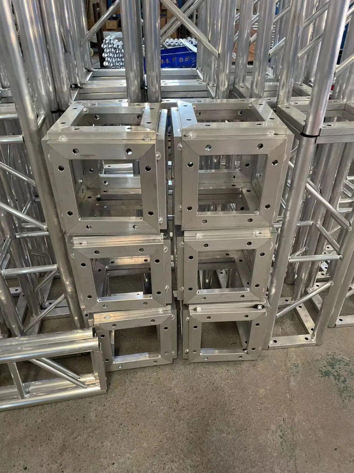 Silver Aluminum Bolt Square Truss 300mm*300mm Portable DJ Truss Upright Totem