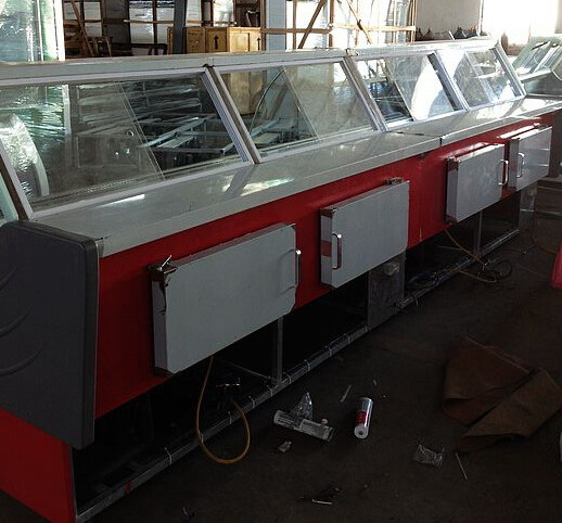Curved Glass Deli Display Counter Refrigerator For Supermarket With Optional Rear