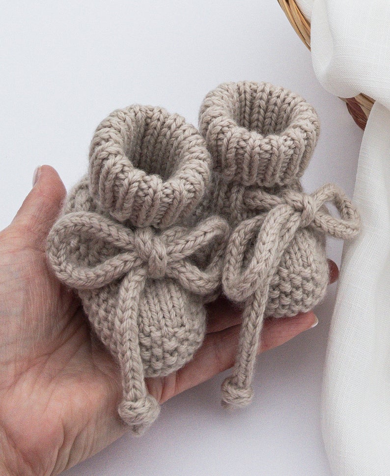 Y-Z Custom Logo Design Hand Knitted Crochet Home Newborn Girl Shoes Baby Booties for Baby Girls