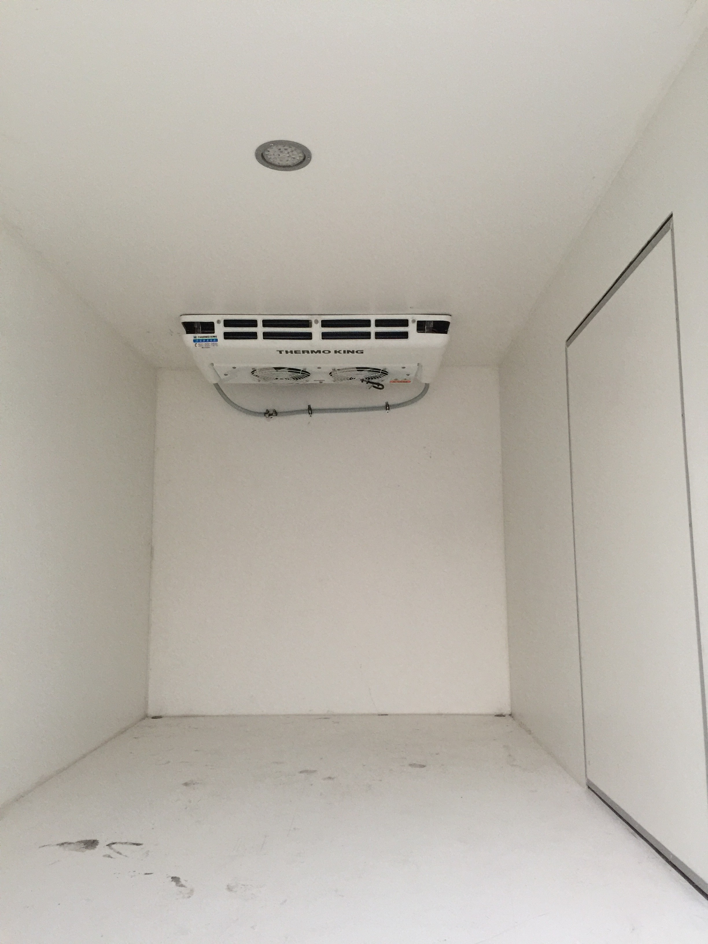 HOWO small FPR refrigerated box trucks 4X2 for fresh food transport