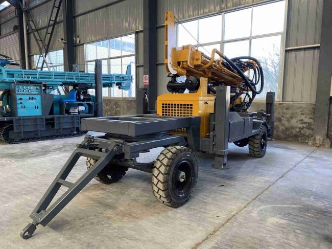 Industrial Water Well Drilling Equipment , Trailer Mounted Drill Rig 260m Depth
