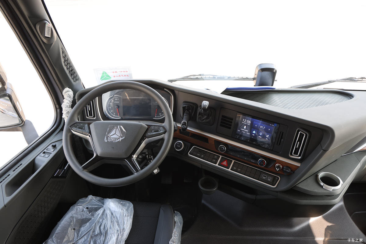 Used Tractor Truck Horse For Sale Sinotruk Howo Th7-N 6*4 Drive Mode 480hp Gas Fuel Type Head