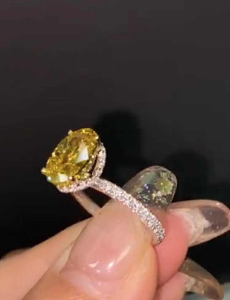 OEM Lab Grown Diamond Rings Fancy Vivid Yellow Lab Created Colored Oval Diamond