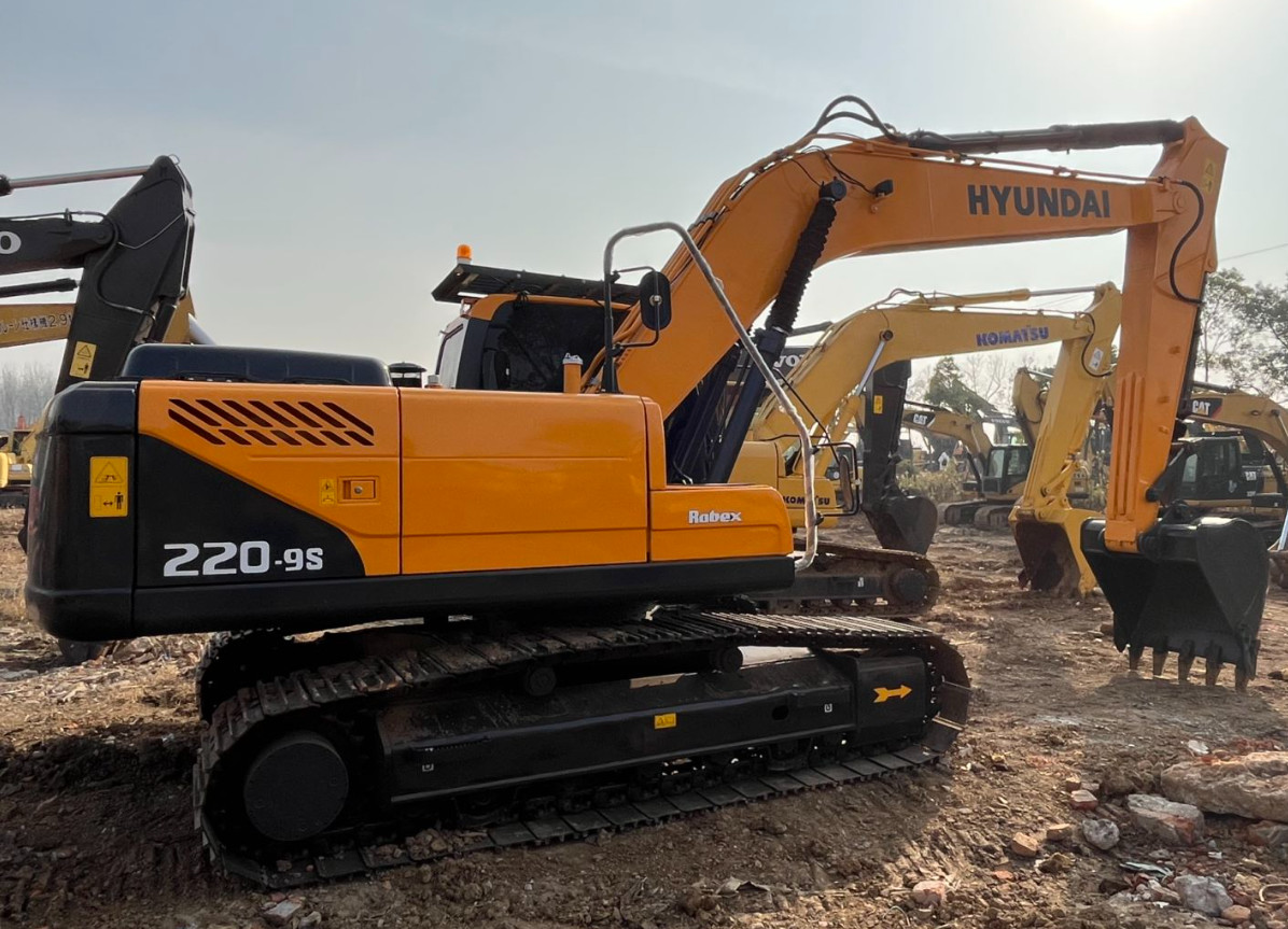 22 Ton Korea Brand Used Hyundai 220 Construction Heavy Excavator for Enginner
