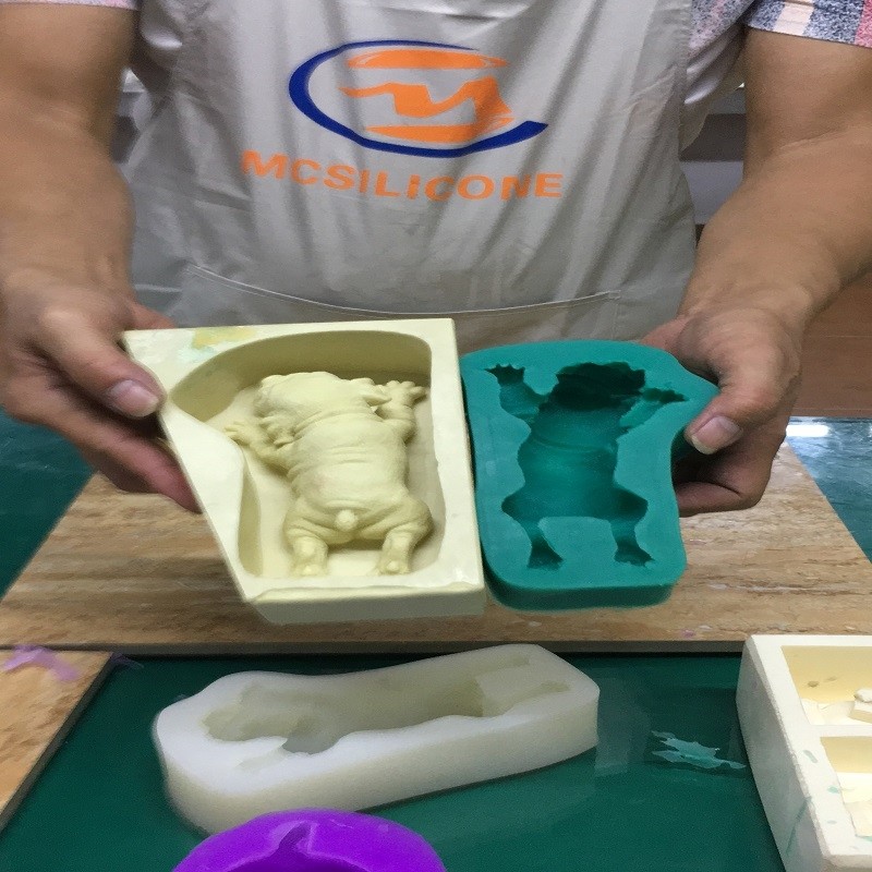 Platinum Based RTV-2 Liquid Addition Cure Silicone Rubber For Making Candle Soap Molds