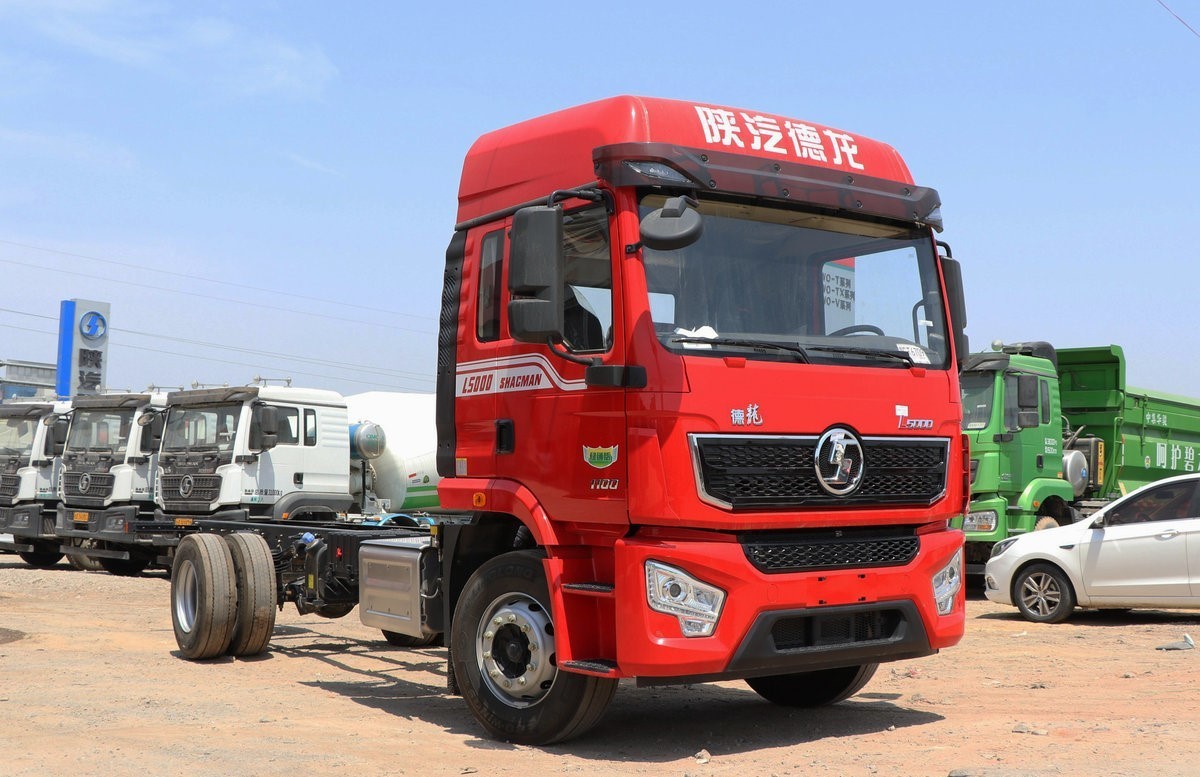 Shacman L5000 Cargo Van Truck With Super Carrying Capacity For All Types Of Cargo