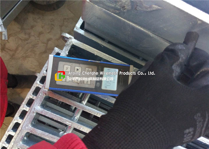High Zine Coated Metal Sidewalk Grates , Outdoor Floor Grates Fence 0.1 - 6m Length