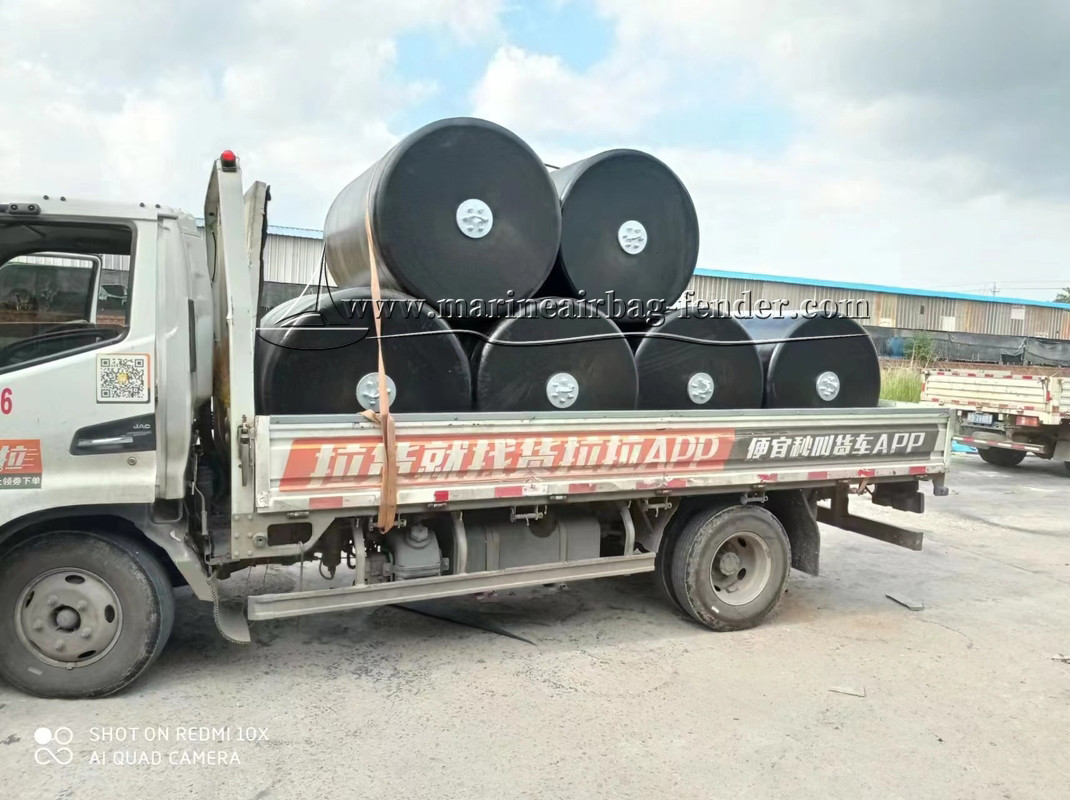 Marine / Offshore Polyurethane Foam Filled Boat Fenders With Good Chemical Resistance