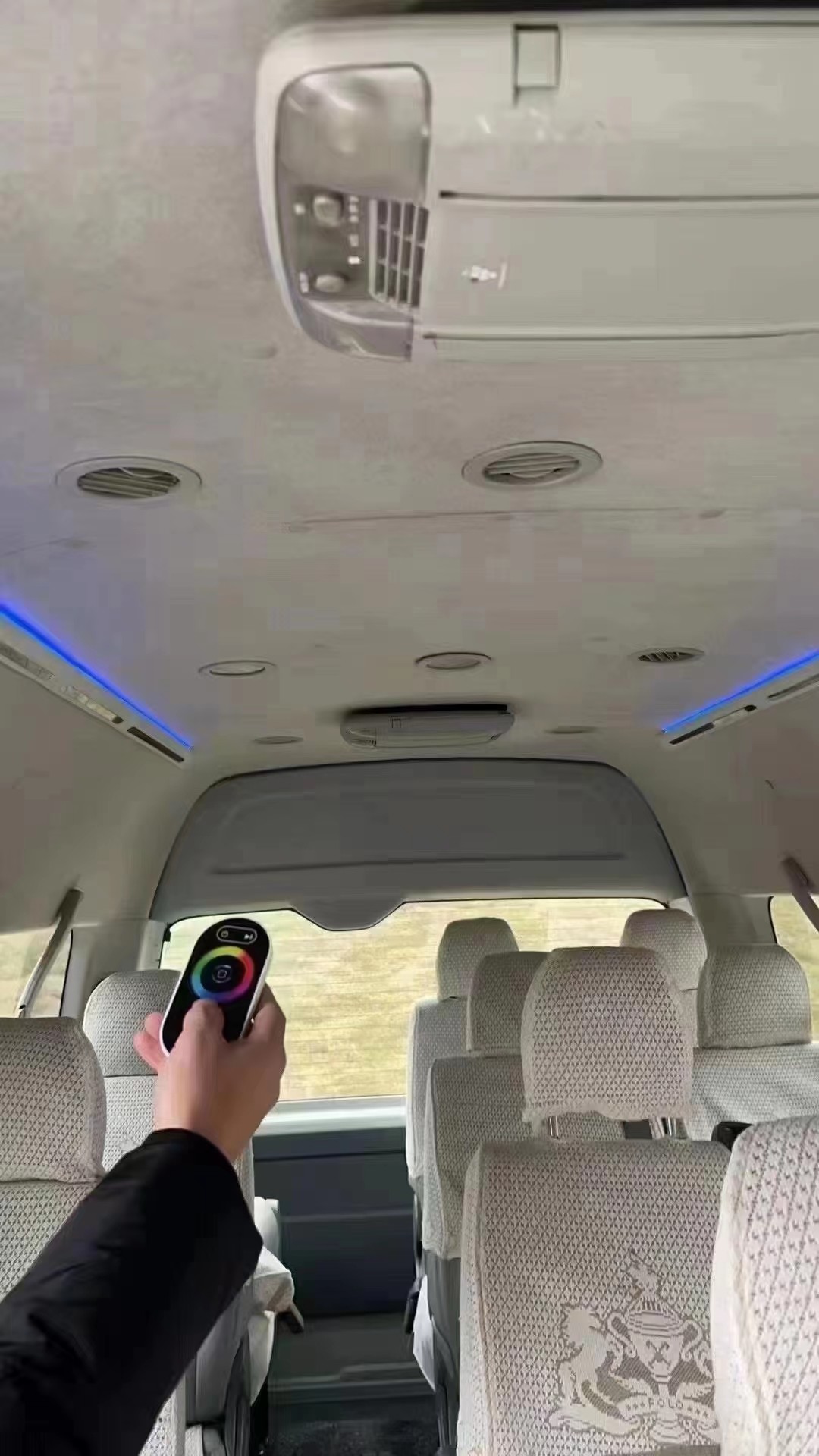 2018 Year 13 Seats Used Mini Bus With Front Engine Toyota Hiace Bus With High Roof