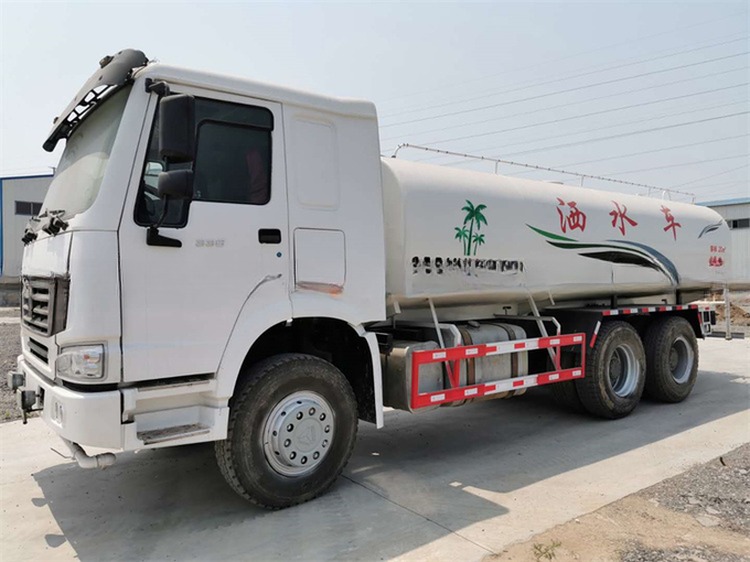 Sino Truck HOWO 6x4 Water Truck 12-16m Sprinkling Area 25000kg Gross Vehicle Weight