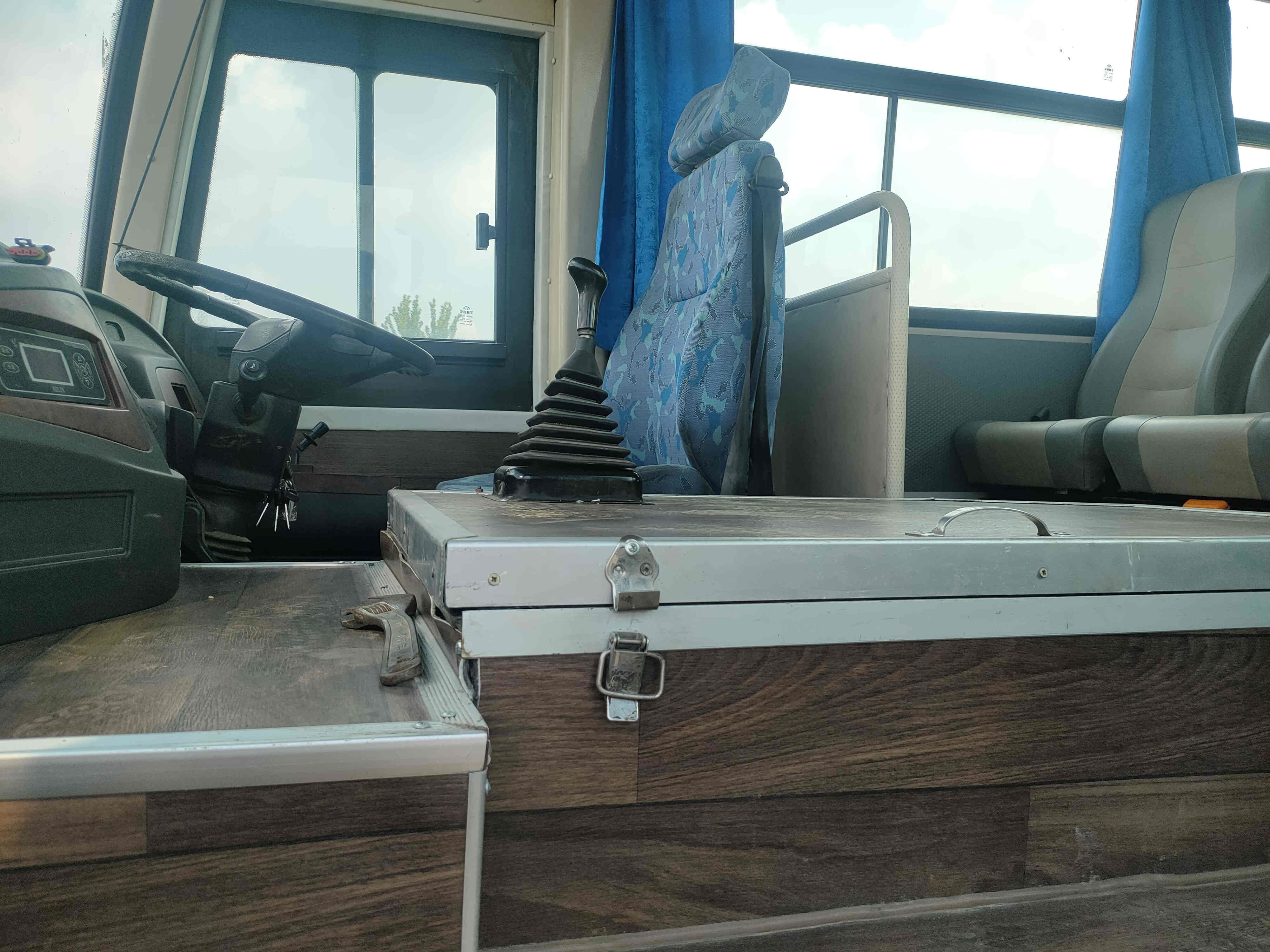Right Steering Bus Yutong Front Engine Coach Zk6112d 3 Buses 45000km Good Tyres