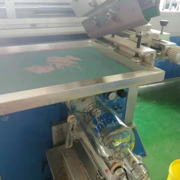 Semi-Automatic Screen Printing Machine with 25pcs/min Speed and 500 Litre/Min Air Consumption for Round/Oval/Flat Bottles