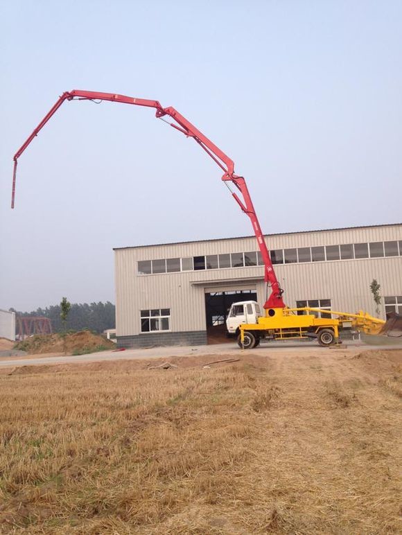 18m Truck mounted Concrete Boom Pump , Concrete Boom Pump Truck Fast Speed